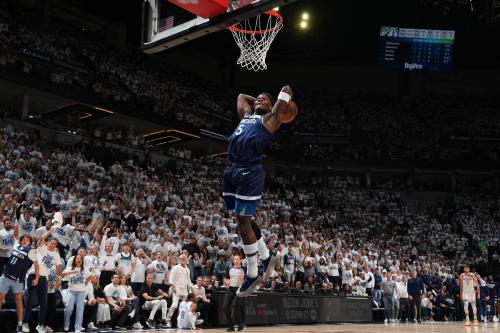 《NBA三分球纪录：球飞如箭，谁与争锋？》