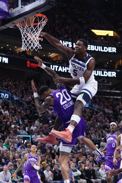 《NBA灌篮大赛:空中飞人的华丽舞步》
