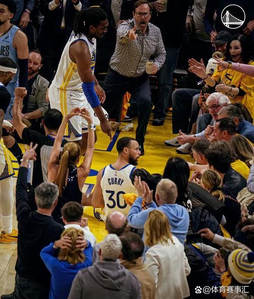 《NBA赛场上的热血青春：每一分都拼尽全力！》